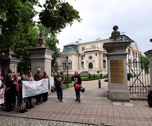 Ani Jednej Więcej. Przestańcie nas zabijać. Kobiety w Rzeszowie wyszły na ulicę!