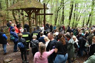 Droga krzyżowa Nowa Słupia - Święty Krzyż. 18 kwietnia 2025