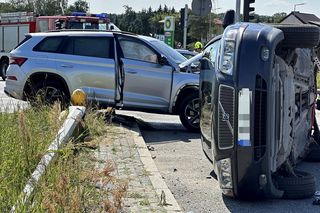 Roztrzaskane auta pod Legionowem. W środku były dzieci!