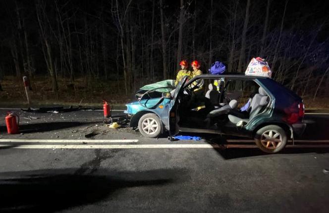 Groźny wypadek pod Gorzowem. Skoda wbiła się w ciągnik leśny