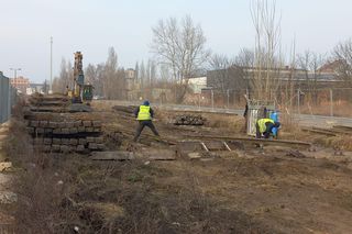 Rozbierają tory przy Towarowej w Lesznie. Powstać ma tam centrum przesiadkowe