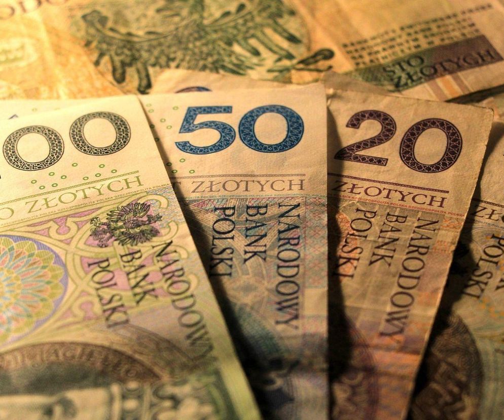 NBP przewiduje dalsze spowolnienie płac w Polsce. Glapiński: ryzyko wzrostu inflacji maleje
