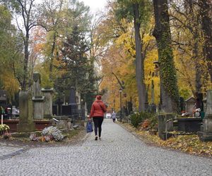 Zbliża się Dzień Wszystkich Świętych. Jak wyglądają przygotowania na najstarszym cmentarzu w Lublinie?