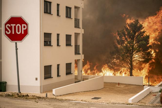 Śmiercionośny Charon nadciągnął nad Europę! Płoną kurorty, turyści ewakuowani