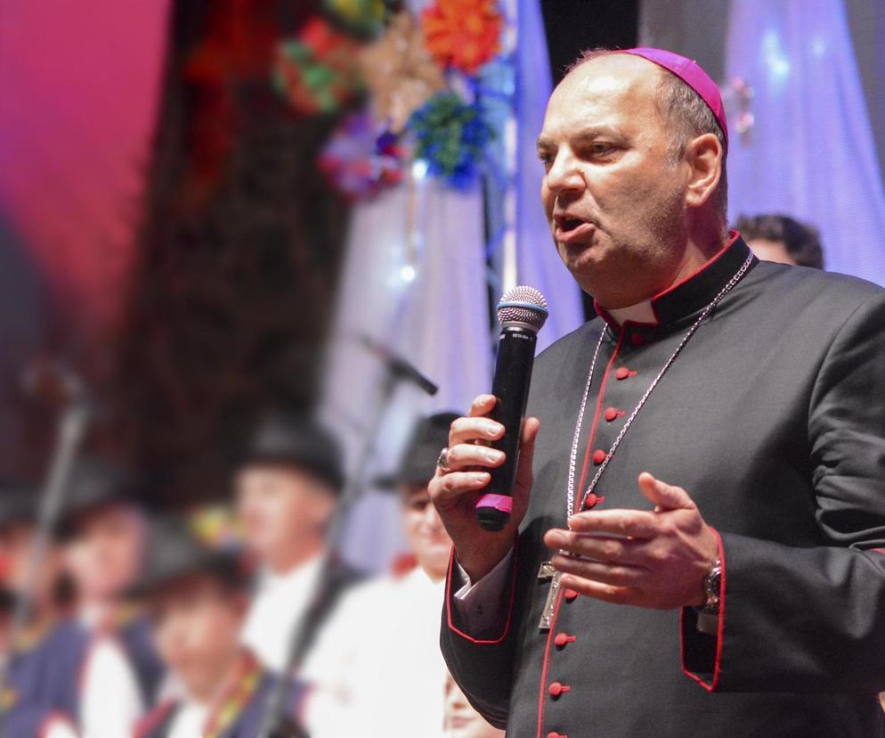 Biskup Grzegorz Kaszak rezygnuje. To efekt bunga bunga na parafii w Dąbrowie Górniczej?