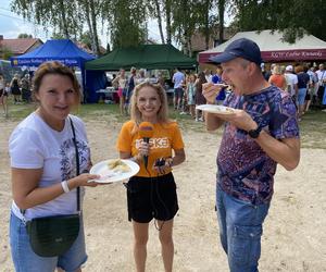 Gigantyczne kolejki po pierogi w Biesowie. Przygotowano ich ponad 50 tysięcy. Zobacz zdjęcia!