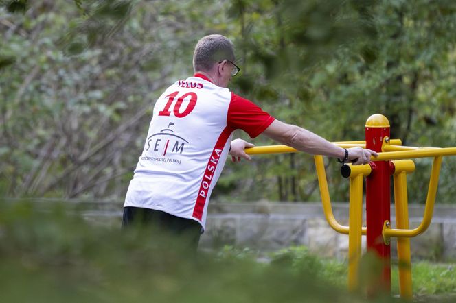 Były minister z PiS Robert Telus na siłowni