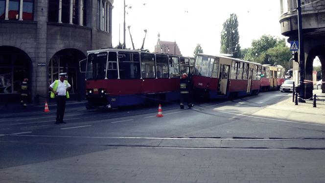 Zderzenie dwóch tramwajów w centrum Bydgoszczy! [ZDJĘCIA]