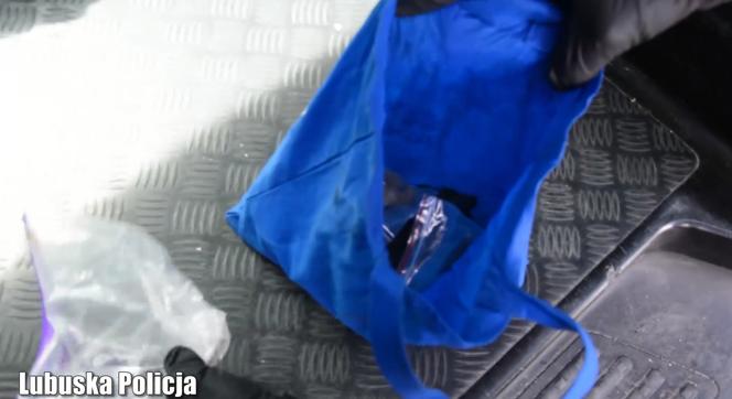 25-letni motocyklista potrącił policjanta, po czym sam rozbił się na płocie