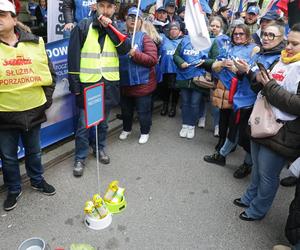 Protest pracowników Poczty Polskiej w Warszawie