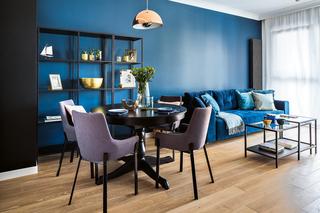 Dwupokojowe mieszkanie inspirowane paryską kamienicą