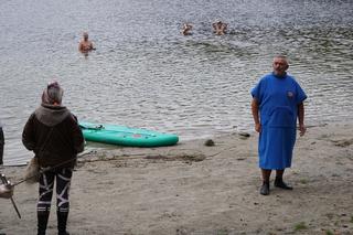 Zimna kąpiel morsów w podbydgoskich Pieckach! Tak wyglądało rozpoczęcie sezonu [ZDJĘCIA]