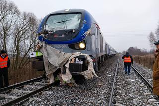 Gmina Siedlce: na przejeździe kolejowym pociąg zderzył się z ciężarówką
