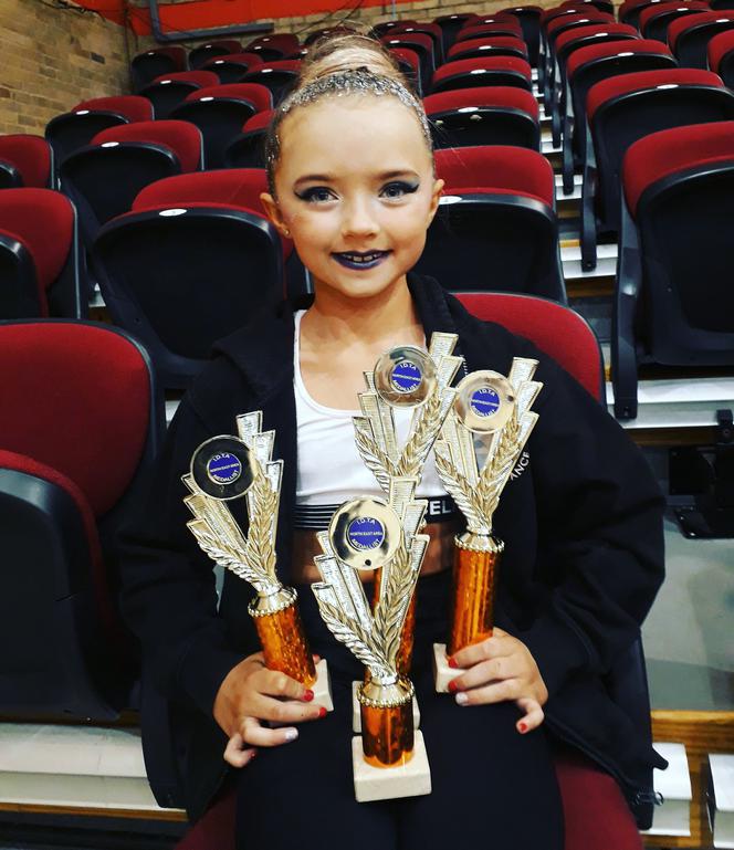 Matka na siłę robi z 9-latki gwiazdę