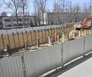 Deweloper buduje apartamentowiec tuż pod ich oknami. „Ten blok zasłoni nam świat”