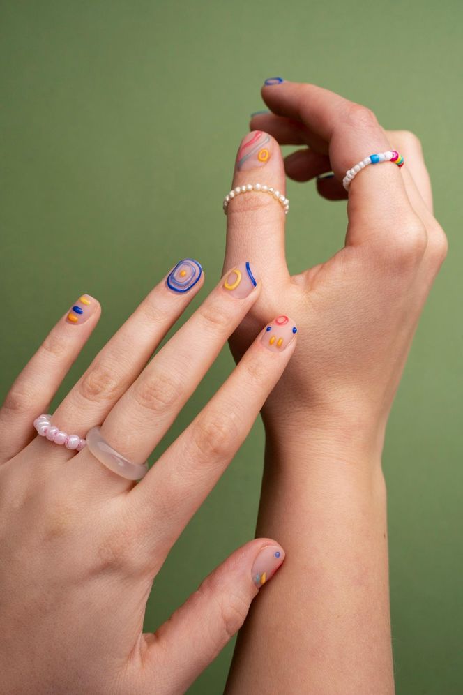 Oto najmodniejsze paznokcie tego lata według AI. Którą opcję wybierzesz? 