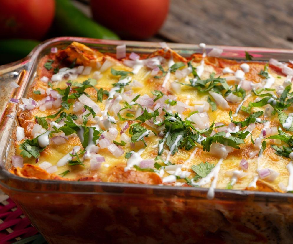 Zapiekanka wegetariańska z makaronem i warzywami. Pyszny, prosty i kolorowy obiad dla całej rodziny