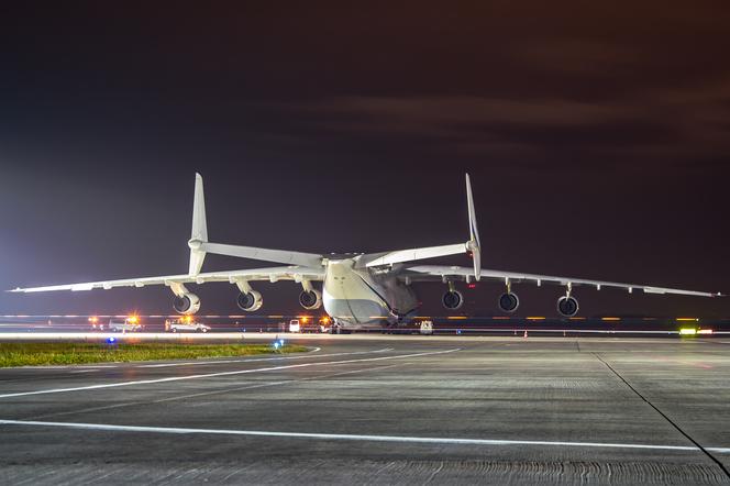 Rok temu „Mrija” po raz pierwszy wylądowała w Jasionce. Zobacz zdjęcia największego samolotu świata