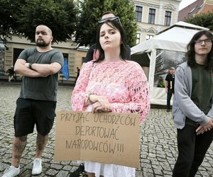 Manifestacja przeciwko niechęci do imigrantów w Lesznie 