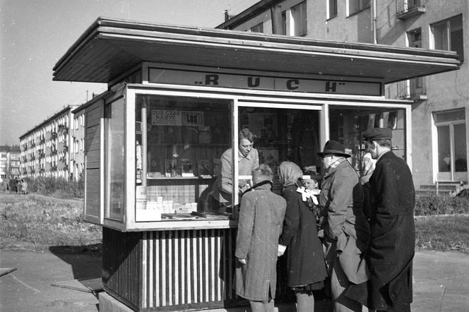 QUIZ PRL. Nostalgiczny spacer po historii: Kioski RUCHU – ikony PRL. Co ...