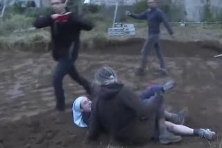 Zakonnica powala aktywistę