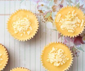 Bez białego cukru, a słodkie w sam raz. Dietetyczne serniczki kokosowe to fit deser 