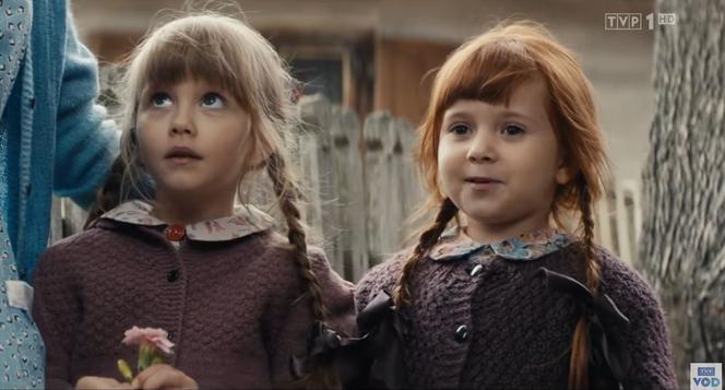 Stulecie Winnych 2 sezon odc. 21: córki Pawła i Mani: Kasia (Oliwia Trachimowicz), Basia (Ola Kołacz)