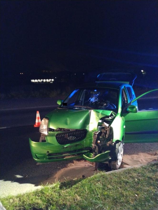 39-latek wjechał w latarnię uliczną. Tłumaczył, że to przez kota. Wydmuchał prawie 2 promile