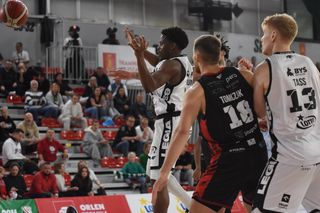 Legia Warszawa wygrała 87:76 z Energą Czarnymi Słupsk