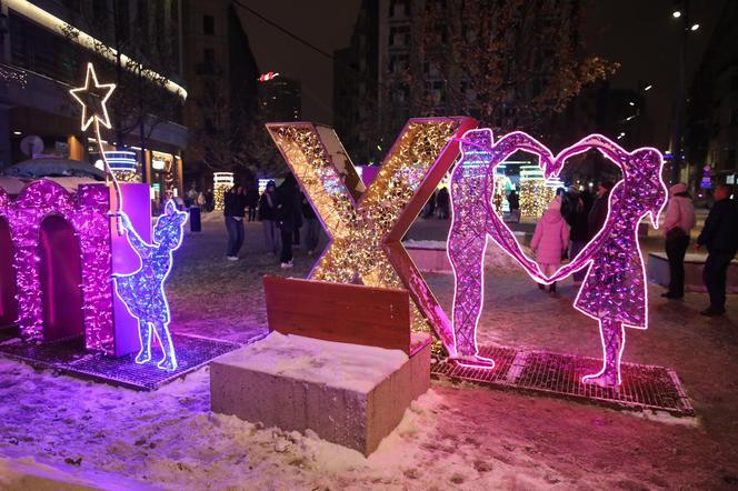 Świąteczna iluminacja na pl. Pięciu Rogów w Warszawie