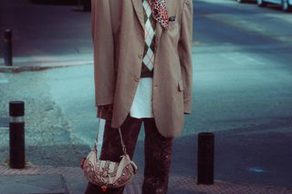 Najmodniejsze okrycie na wiosnę to nie tylko trencz. Poznaj jego zamienniki 