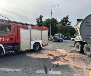 Betoniarka zderzyła się z radiowozem, 8 policjantów trafiło do szpitali