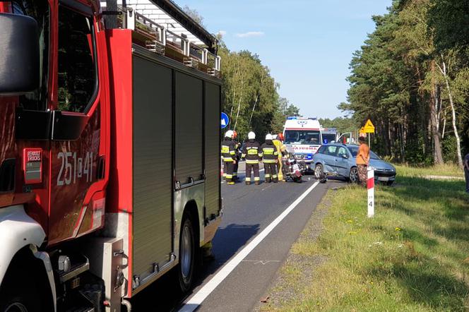 Zderzenie dwóch osobówek i ciężarówki na DK 5 w Wąsoszu! Droga zablokowana! 