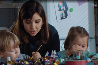 M jak miłość, odc. 1510: Szymek (Staś Szczypiński), Aneta (Ilona Janyst), Maja (Laura Jankowska)