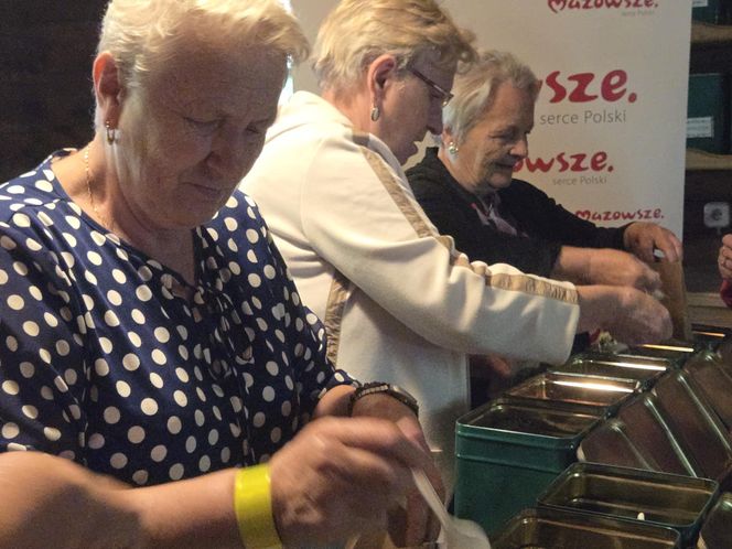 Były opowieści o herbacianych zwyczajach, wspomnienia dawnych spotkań przy stole, a także degustacje różnych gatunków herbat 