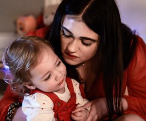 Chorą Nadię leczy czuły dotyk. To jedyne takie dziecko na świecie