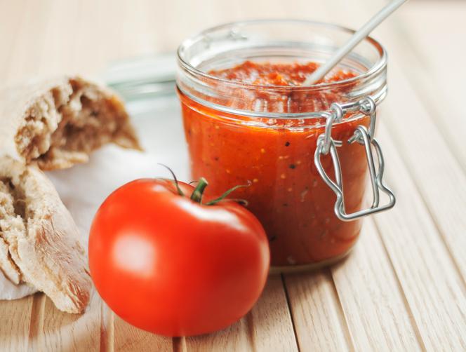 Chutney z pomidorów i moreli: do mięs i przekąsek