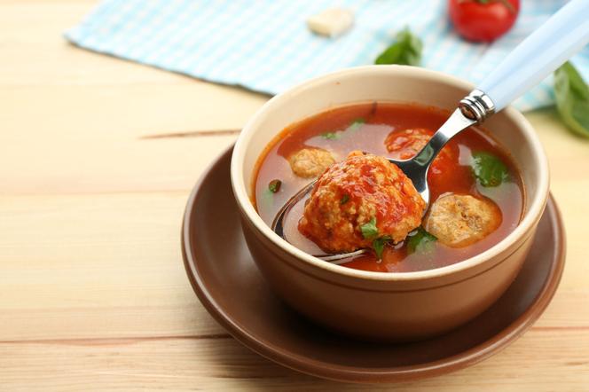 zupa pomidorowa z klopsikami