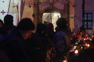 Kraków. Spotkanie modlitewne pod oknem papieskim w 18. rocznicę śmierci Jana Pawła II