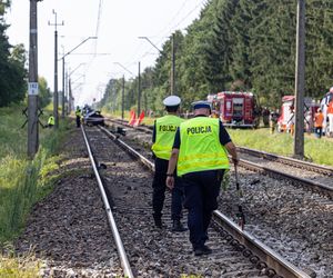Osobówka wjechała pod pociąg w Wielkopolsce. Cztery osoby nie żyją!