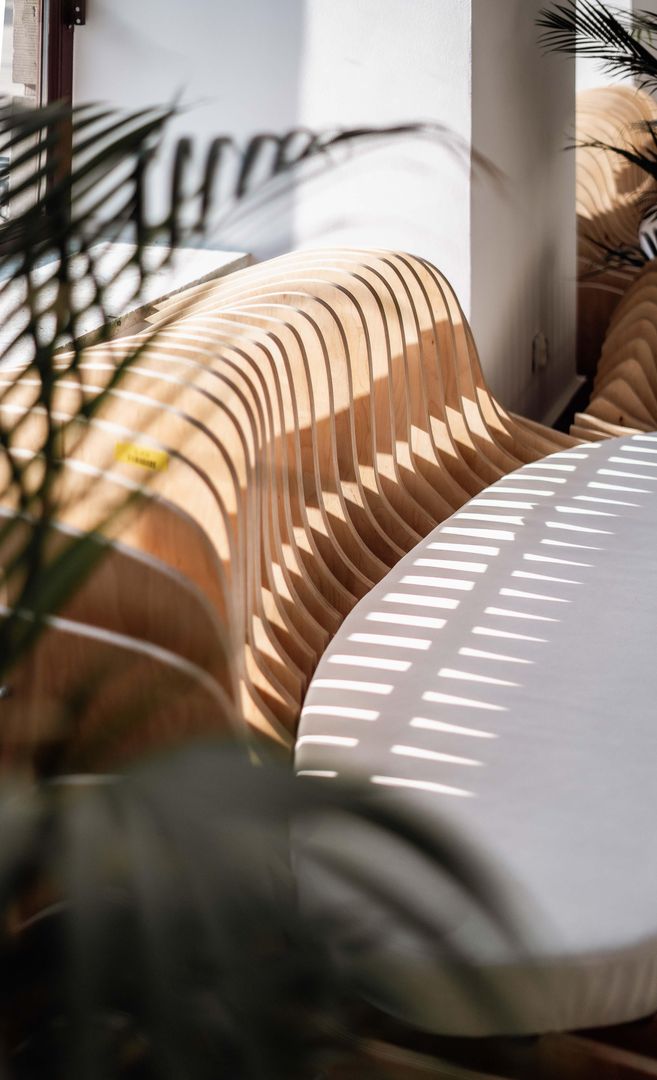 Galeria pod Plafonem i strefa wejściowa Dolnośląskiej Biblioteki Publicznej na rynku