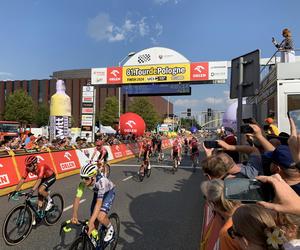 Tour de Pologne 2024 w Katowicach. Tysiące kibiców witało kolarzy na mecie pod Spodkiem