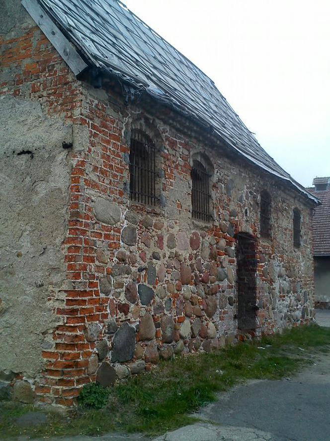 Zabytkowy kościółek na Świerczewie