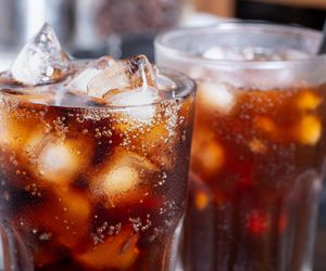 Cola niezastąpiona na dolegliwości żołądkowe? Naukowcy postanowili to sprawdzić