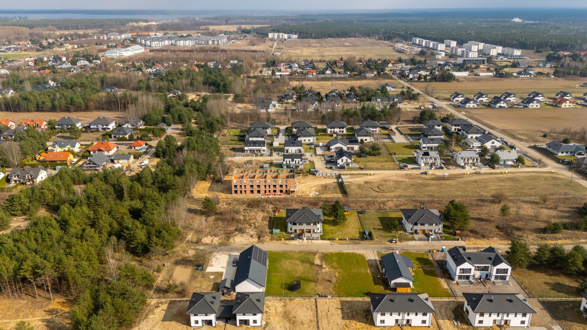 Kontrowersyjna budowa domu jednorodzinnego w Wieliszewie