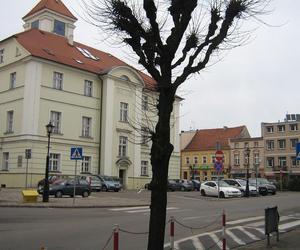 Zadziwiające, ile osób mieszka w tych miastach. Człowiek na człowieku. Tu gęstość zaludnienia jest najwyższa.