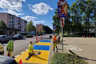 ​„Pocałuj i jedź”. Przy szkołach w Lesznie powstają specjalne strefy dla kierowców