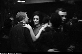 QUIZ PRL. Miłosne hity Polski Ludowej. W PRL-u to nucili zakochani