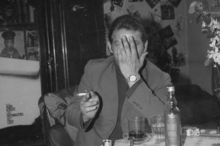 QUIZ PRL: Wódka walutą, bimbrownictwo oporem. Fenomen kultury picia w PRL-u