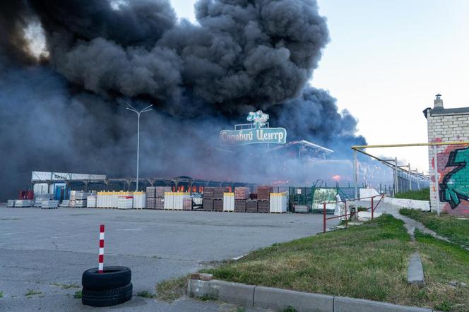 Ukraina. Rosjanie zaatakowali hipermarket w Charkowie! 12 ofiar śmiertelnych